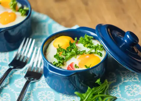 Oeufs cocottes au poivrons safranés