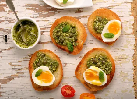 Pesto et pickles de fanes de navets nouveaux par hélène