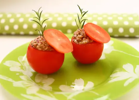 Tomates farcies au thon d'enidan