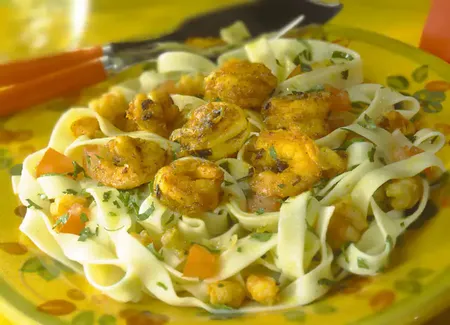 Tagliatelles aux crevettes sauce curry