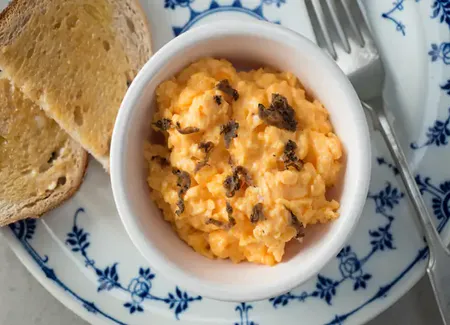 Oeufs brouillés à la truffe
