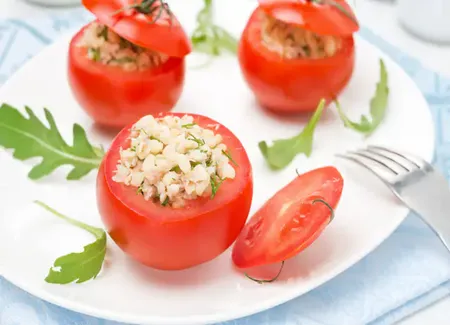 Tomates farcies au thon et mayonnaise