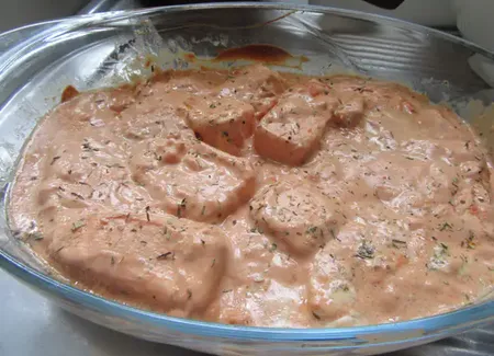 Duo de poisson en sauce
