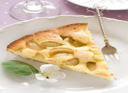 Gâteau fin à la rhubarbe