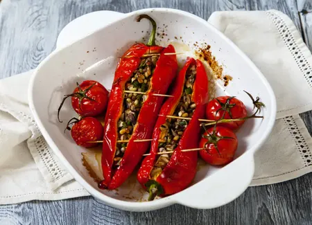 Piments farcis au blé, oignon et champignon