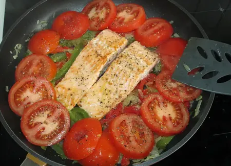 Pavés de poisson aux poivrons et tomates