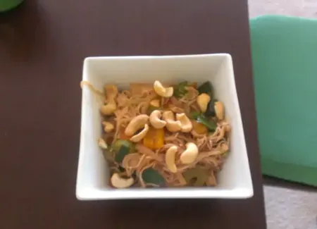 Nouilles chinoises sautées aux 7 légumes et aux noix de cajou