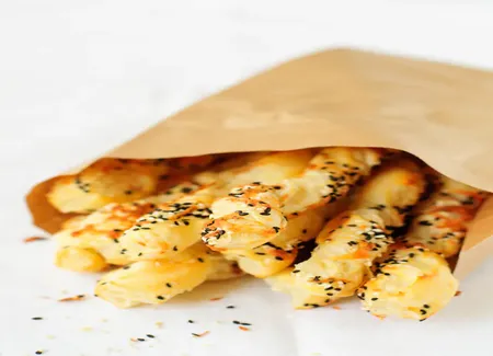 Torsade feuilletée au fromage et graines de pavot