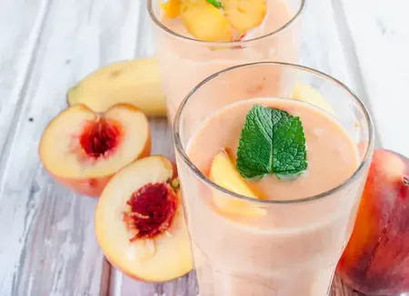 Milkshake pêche-banane vegan