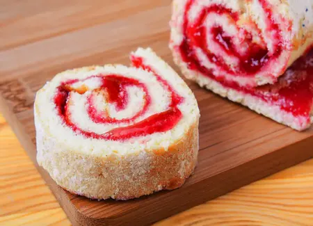 Gâteau roulé à la confiture de fraises