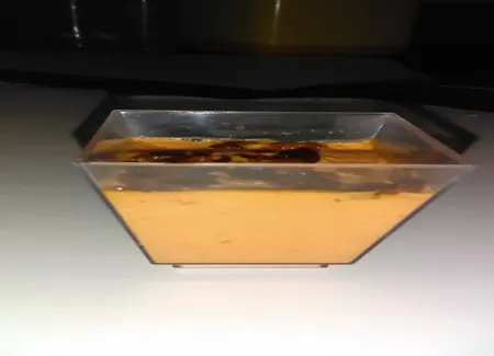 Verrines faciles de velouté de poivrons et chips de chorizo