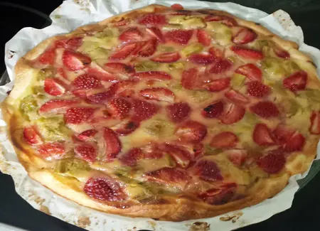 Tarte rhubarbe, fraises, chocolat blanc