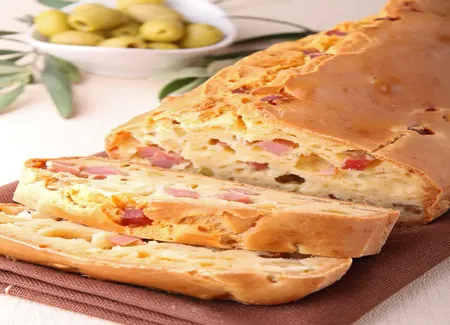 Cake aux olives et au jambon