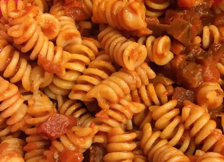 Pâtes en sauce aux aubergines