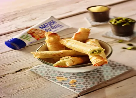 Feuilletés croustillants aux pistaches et au miel