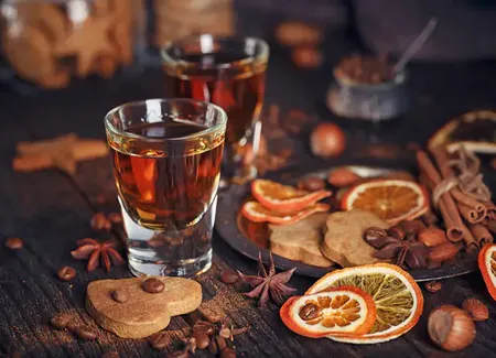 Rhum arrangé d'hiver à la cannelle