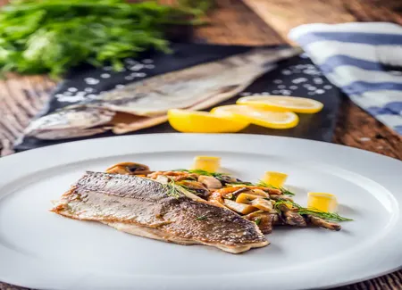 Filets de daurade aux champignons et à la crème