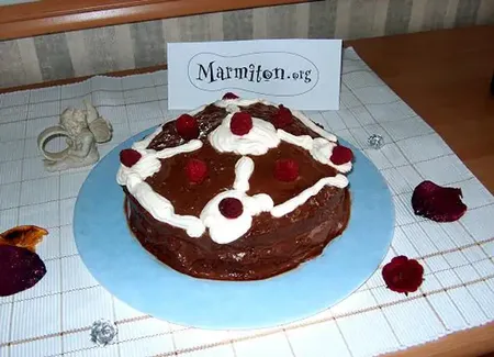 Gâteau à la mousse au chocolat framboisée