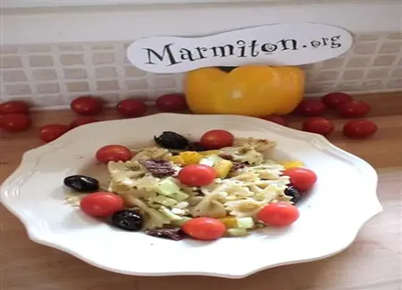 Salade de pâtes aux tomates séchées et à la feta