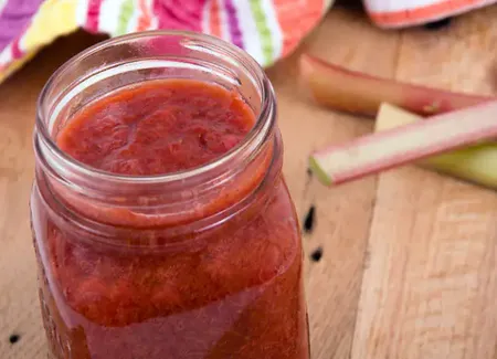 Confiture de rhubarbe amandine