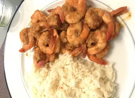 Crevettes sautées aux épices et flambées au pastis