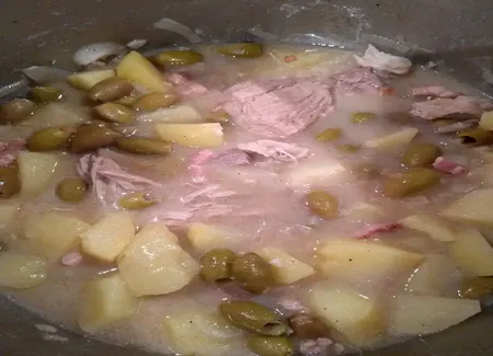 Veau au vin blanc et aux olives