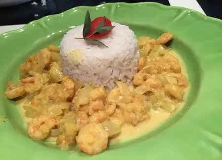 Crevettes au curry et lait de coco