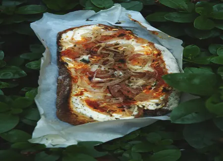 Toast au chèvre et échalotes