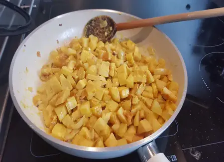 Poêlée de panais et de pommes de terre au curry
