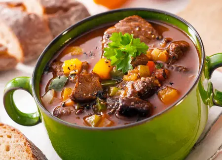 Boeuf aux oignons (recette grecque)