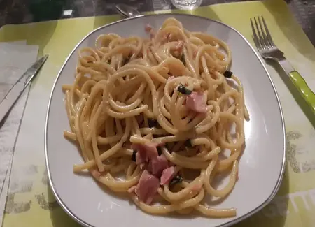 Bucatini aux poireaux sauce jambon-béchamel