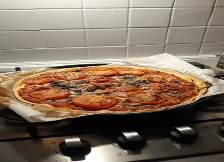 Tarte tomates, jambon, fromage, champignons