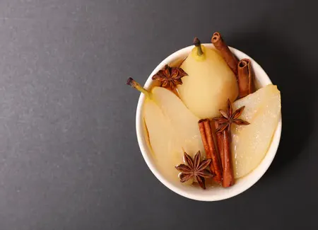 Poires pochées aux épices