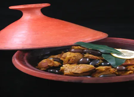 Tajine d’agneau aux oignons, aux olives violettes et aux citrons confits
