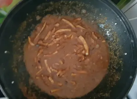 Pâtes mafaldine au basilic et calamars