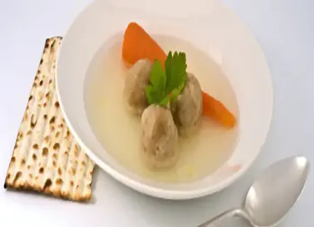 Bouillon de poulet avec kneidler (recette juive polonaise)