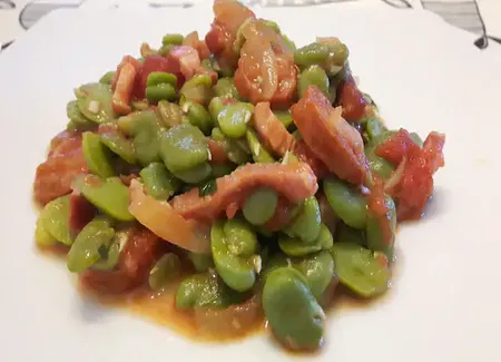 Fèves au chorizo et aux lardons
