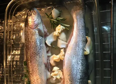 Truites dorées au vin blanc