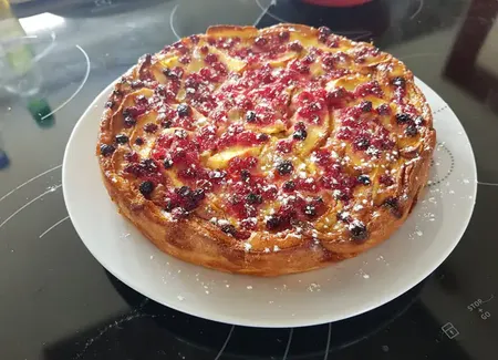 Moelleux d'amandes aux pommes et groseilles