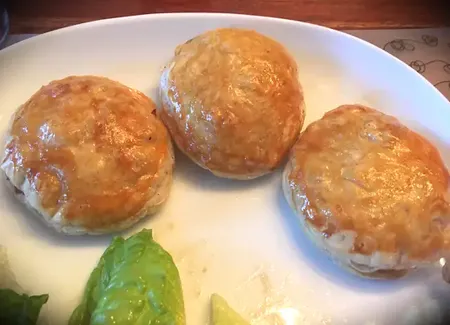 Feuilletés aux lardons et crème fraiche