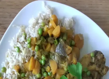 Poulet aux carottes, petits pois et épices du soleil