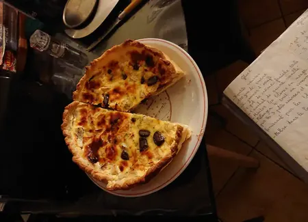 Savoureuse tarte : pomme, poire, banane et chocolat