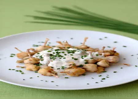 Cuisses de grenouilles à la crème et à la ciboulette