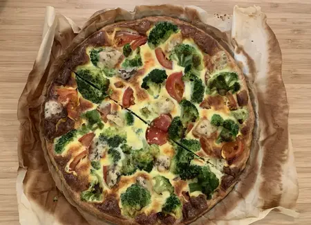 Quiche brocolis tomates à la moutarde