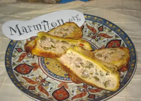 Cake feuilleté au thon et aux olives