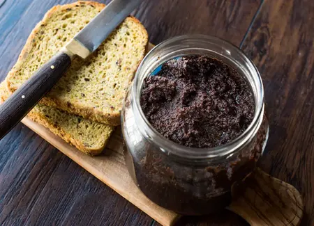 Confiture d'olives noires, vanille et gingembre
