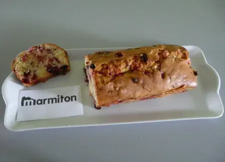 Cake aux groseilles et aux pralines