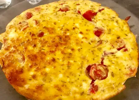 Quiche sans pâte au chèvre et tomates cerises