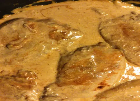 Côtes de porc à la crème de paprika