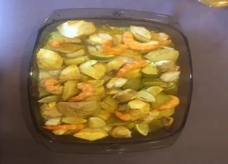 Brochettes de lotte, gambas et pommes